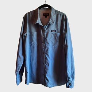 Patagonia women’s anchor bay Lightweight Blue Shirt.